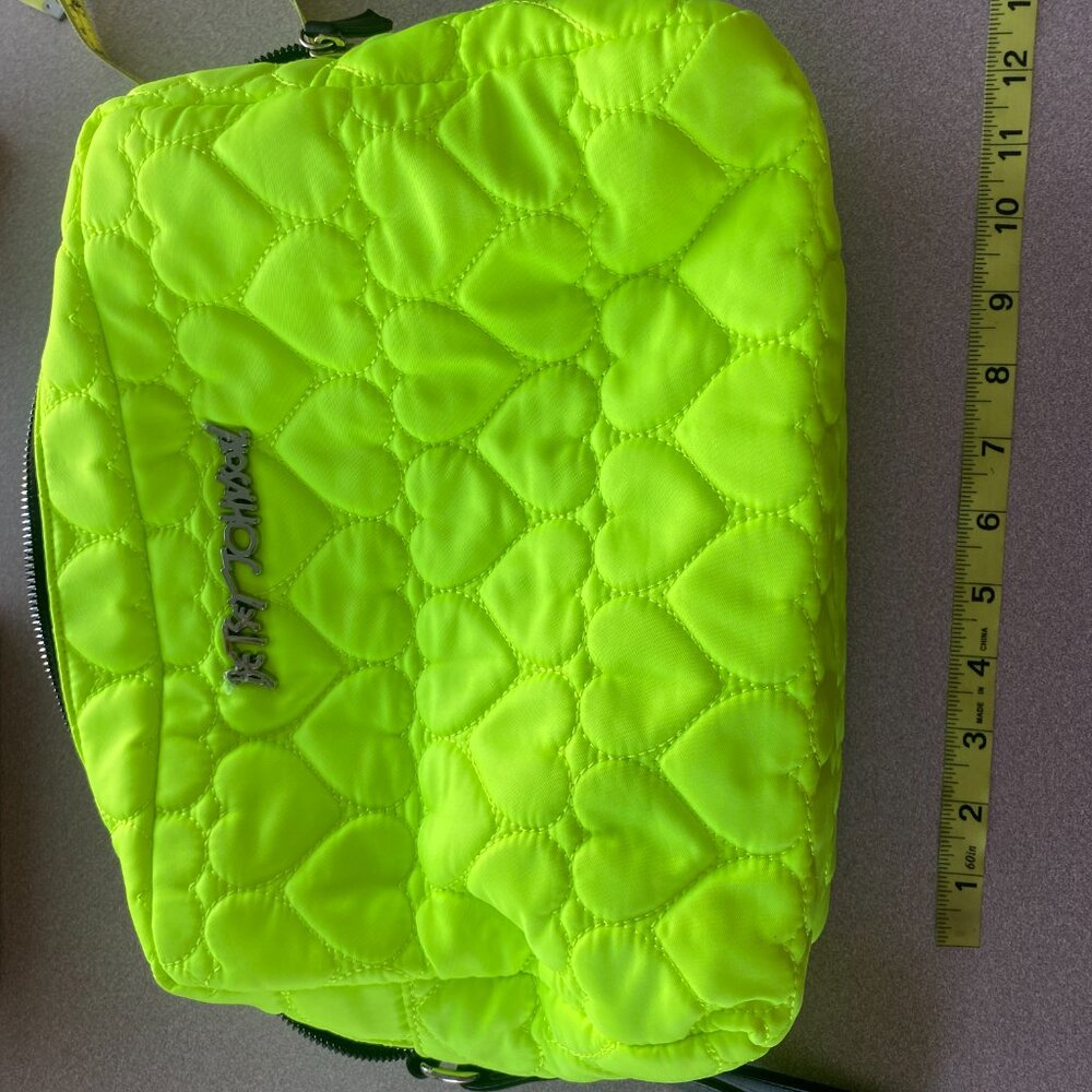 Betsey Johnson Quilted Heart Double Zip Large Green Makeup Bag 12.5" L x 9"H x 4 - Picture 5 of 10